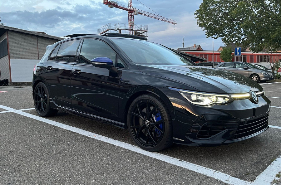 vw-golf-8-r-20-years-edition-mit-vollausstattung (1)